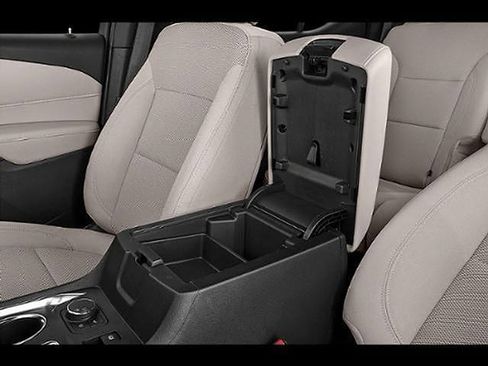 Used 2022 Chevrolet Traverse LS FWD image 43