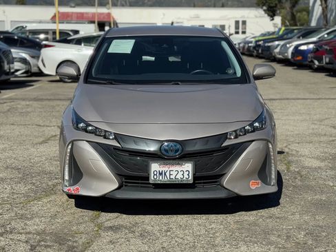 Used 2020 Toyota Prius Prime XLE image 2