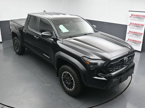 Used 2024 Toyota Tacoma TRD Off-Road AWD/4WD image 24