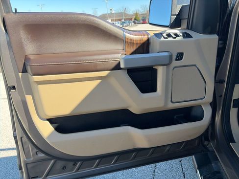 Used 2020 Ford F150 Lariat image 16