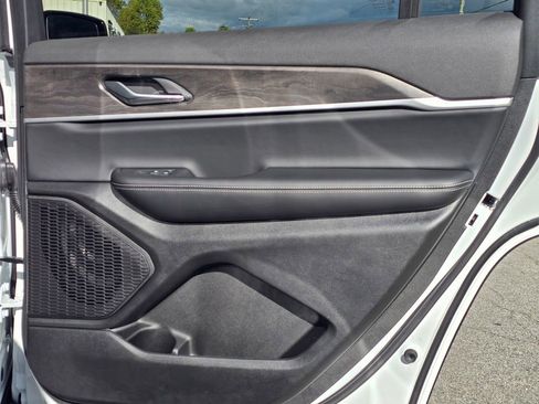 New 2025 Jeep Grand Cherokee L Limited image 38