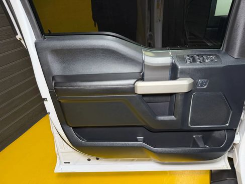 Used 2017 Ford F150 Lariat image 31