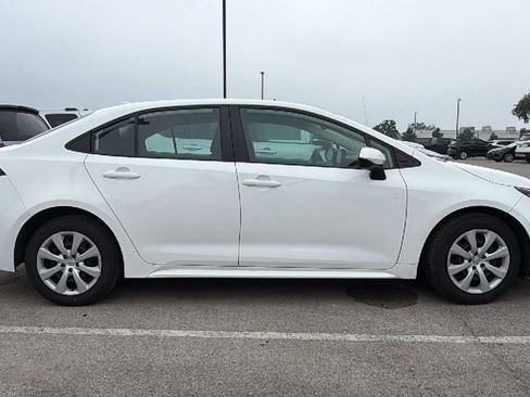 Used 2024 Toyota Corolla LE FWD image 4