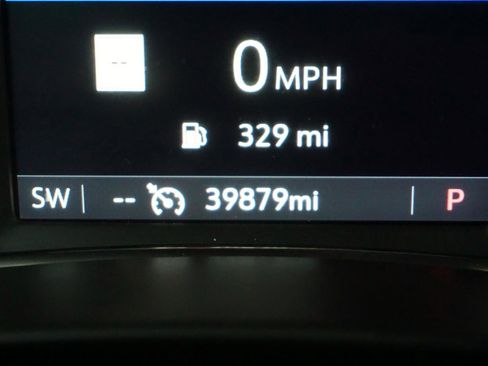 Used 2023 GMC Terrain SLE w/ Driver Convenience Package image 16