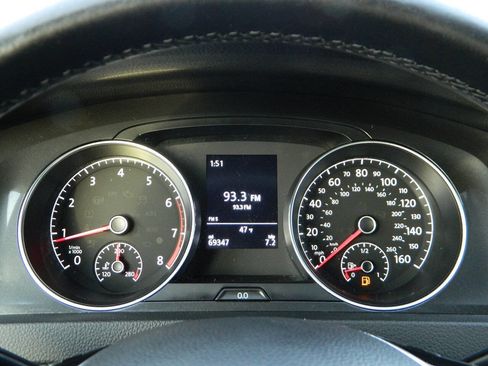 Used 2018 Volkswagen Golf S image 17