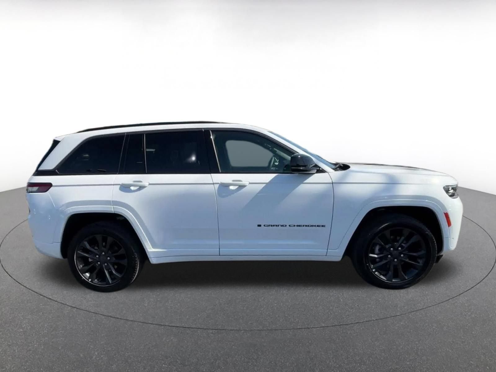 Used 2026 Jeep Grand Cherokee Limited AWD/4WD image 15