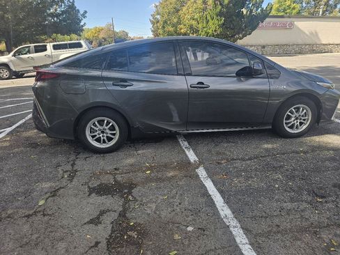 Used 2017 Toyota Prius Prime Advanced w/ Carpet Mat Package FWD image 6