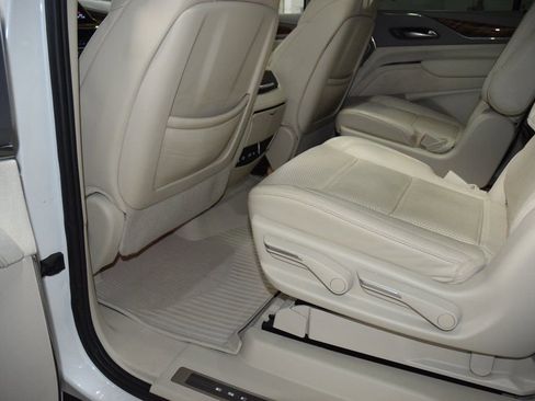 Used 2023 Cadillac Escalade ESV Premium Luxury Platinum w/ Heavy-Duty Trailer Package image 43