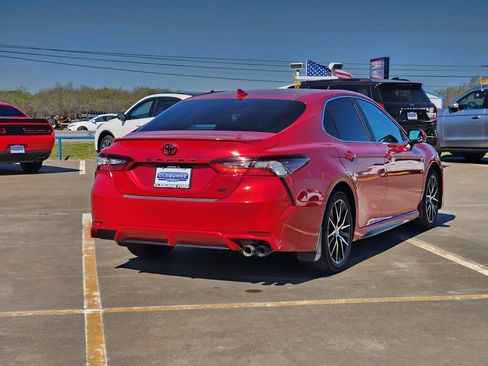 Used 2022 Toyota Camry SE image 7
