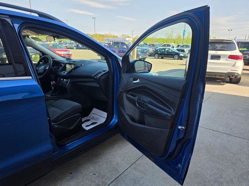 Used 2017 Ford Escape SE w/ Equipment Group 201A FWD image 13