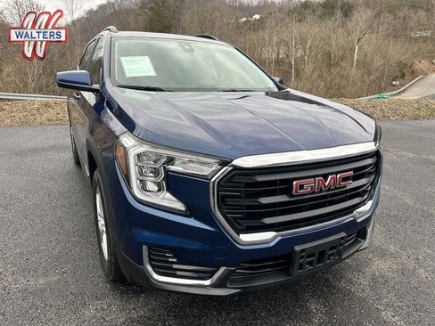 Used 2022 GMC Terrain SLE w/ Driver Convenience Package image 1