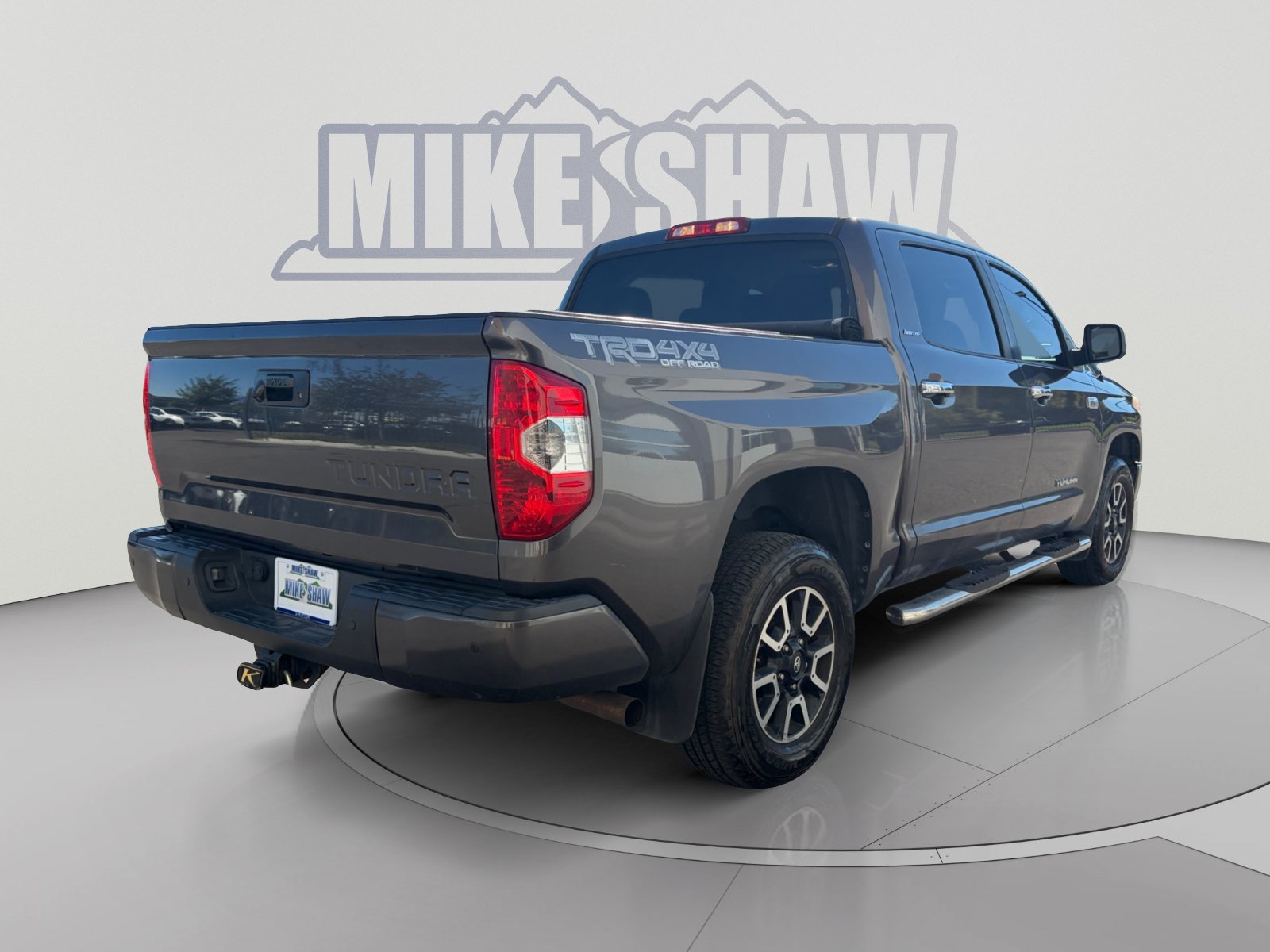 Used 2015 Toyota Tundra Limited w/ Limited Premium Package AWD/4WD image 5