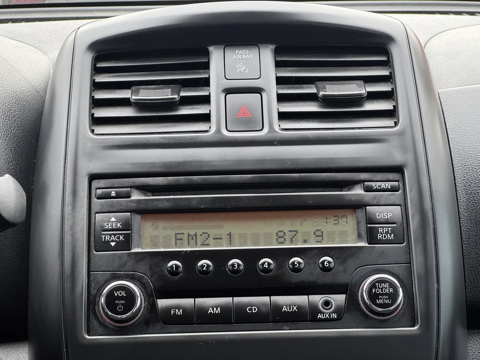 Used 2015 Nissan Versa S Plus FWD image 29
