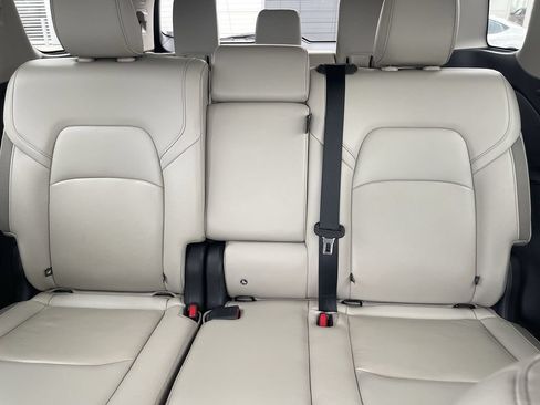 Used 2024 Nissan Pathfinder SL AWD/4WD image 35