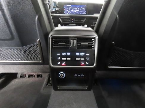 Certified 2026 Porsche Cayenne GTS AWD/4WD image 33