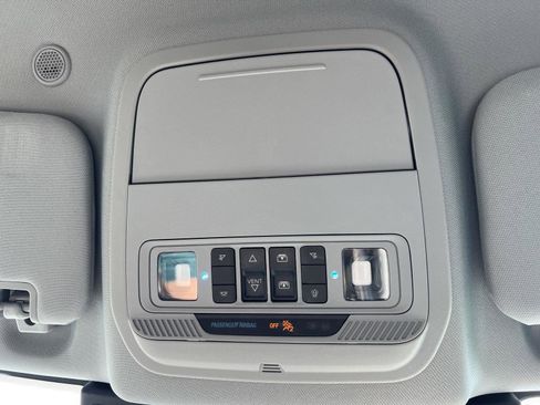 Used 2021 Ford Explorer XLT w/ Equipment Group 202A AWD/4WD image 40