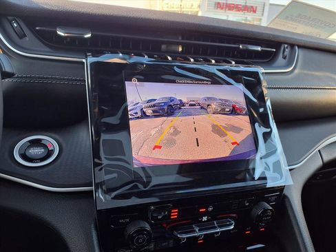 New 2025 Jeep Grand Cherokee Altitude image 11