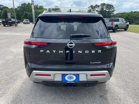 Used 2024 Nissan Pathfinder Platinum FWD image 4