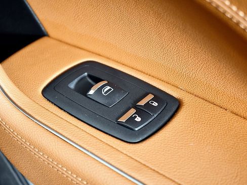 Used 2021 Maserati Levante image 39