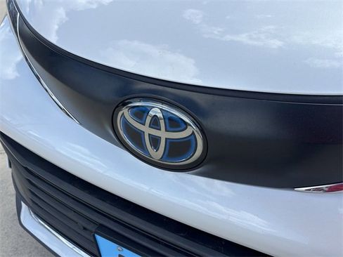 Used 2023 Toyota Sienna XLE image 21