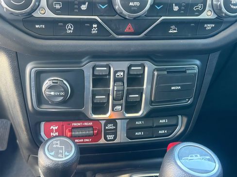 Used 2024 Jeep Gladiator Rubicon w/ Convenience Group image 20