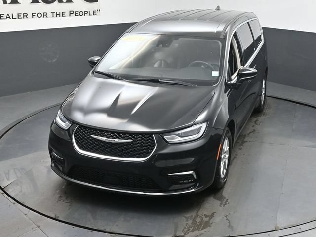 Used 2023 Chrysler Pacifica Touring-L FWD image 50