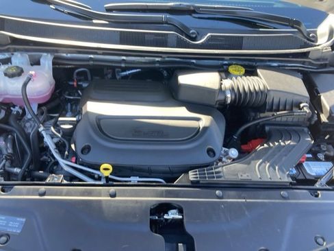 Used 2024 Chrysler Pacifica Touring-L w/ S Appearance Package image 25