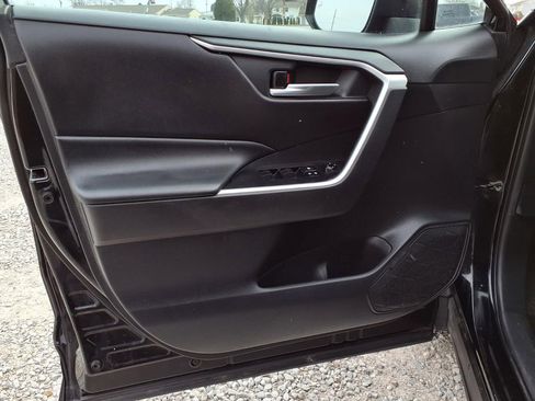 Used 2020 Toyota RAV4 XLE image 21