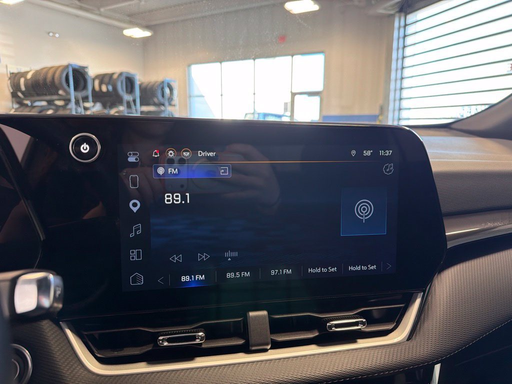 Used 2026 Chevrolet Equinox LT AWD/4WD image 12