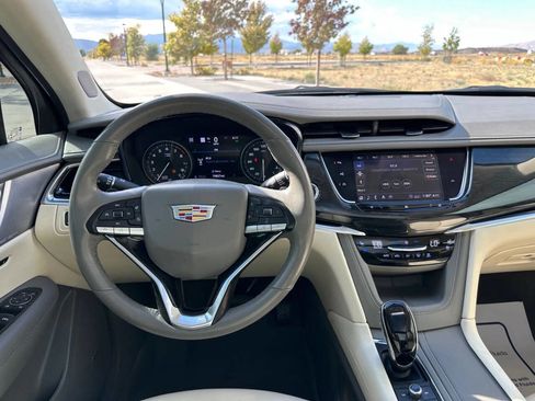 Used 2020 Cadillac XT6 Premium Luxury image 14