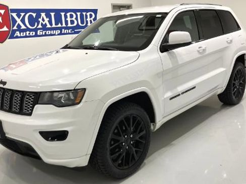 Used 2018 Jeep Grand Cherokee Altitude image 11