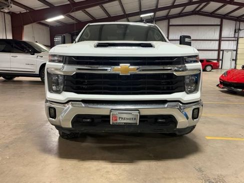 Used 2025 Chevrolet Silverado 2500 LT w/ Convenience Package AWD/4WD image 2