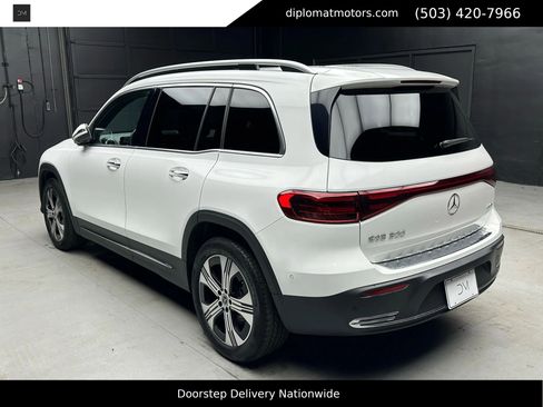 Used 2024 Mercedes-Benz EQB 300 4MATIC image 5