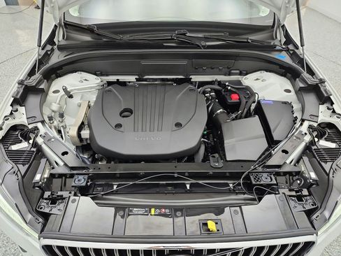 Used 2023 Volvo XC60 B5 Ultimate w/ Climate Package FWD image 16