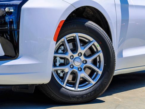 New 2027 Chrysler Pacifica Select FWD image 2
