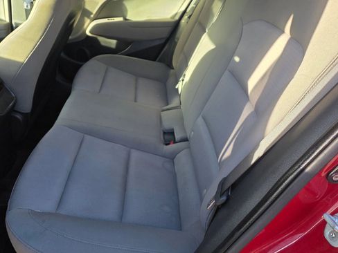 Used 2017 Hyundai Elantra SE image 10