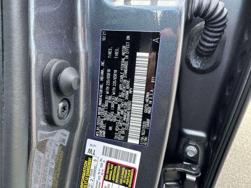 Used 2021 Toyota Highlander XLE image 10