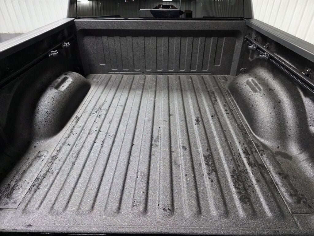 Used 2027 RAM 1500 4x4 Crew Cab image 9