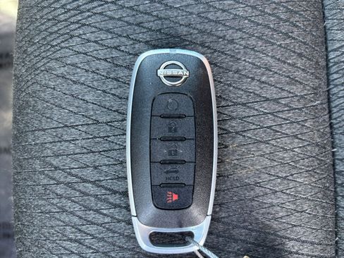 Used 2025 Nissan Rogue SV FWD image 27