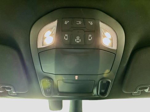 Used 2022 Chrysler Pacifica Limited w/ S Appearance Package FWD image 21