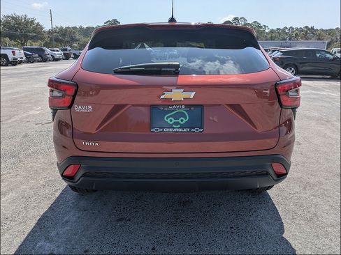 Used 2024 Chevrolet Trax LS w/ Driver Confidence Package FWD image 6