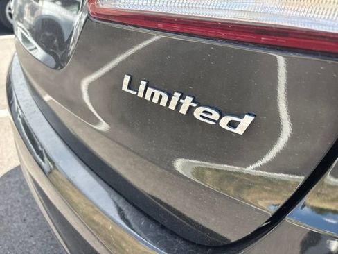 Used 2017 Hyundai Santa Fe Limited FWD image 3