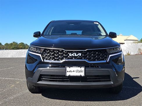 Used 2022 Kia Sorento LX image 2