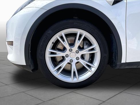 Used 2023 Tesla Model Y Long Range AWD/4WD image 9