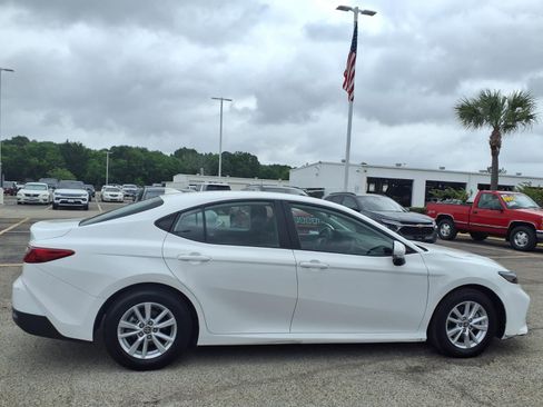 Used 2025 Toyota Camry LE FWD image 21