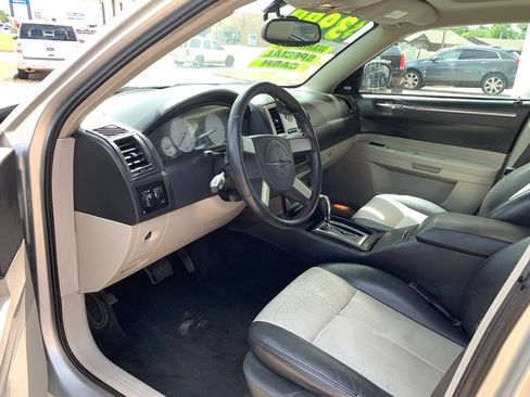 Used 2005 Chrysler 300 Touring RWD image 12
