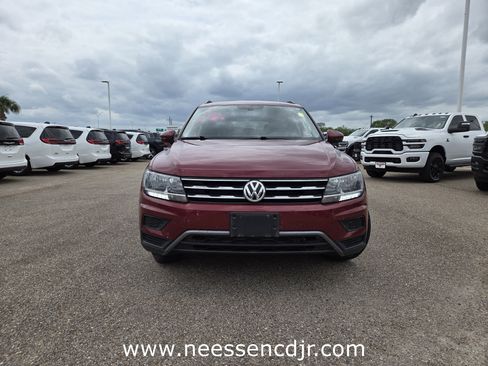 Used 2019 Volkswagen Tiguan SE FWD image 2