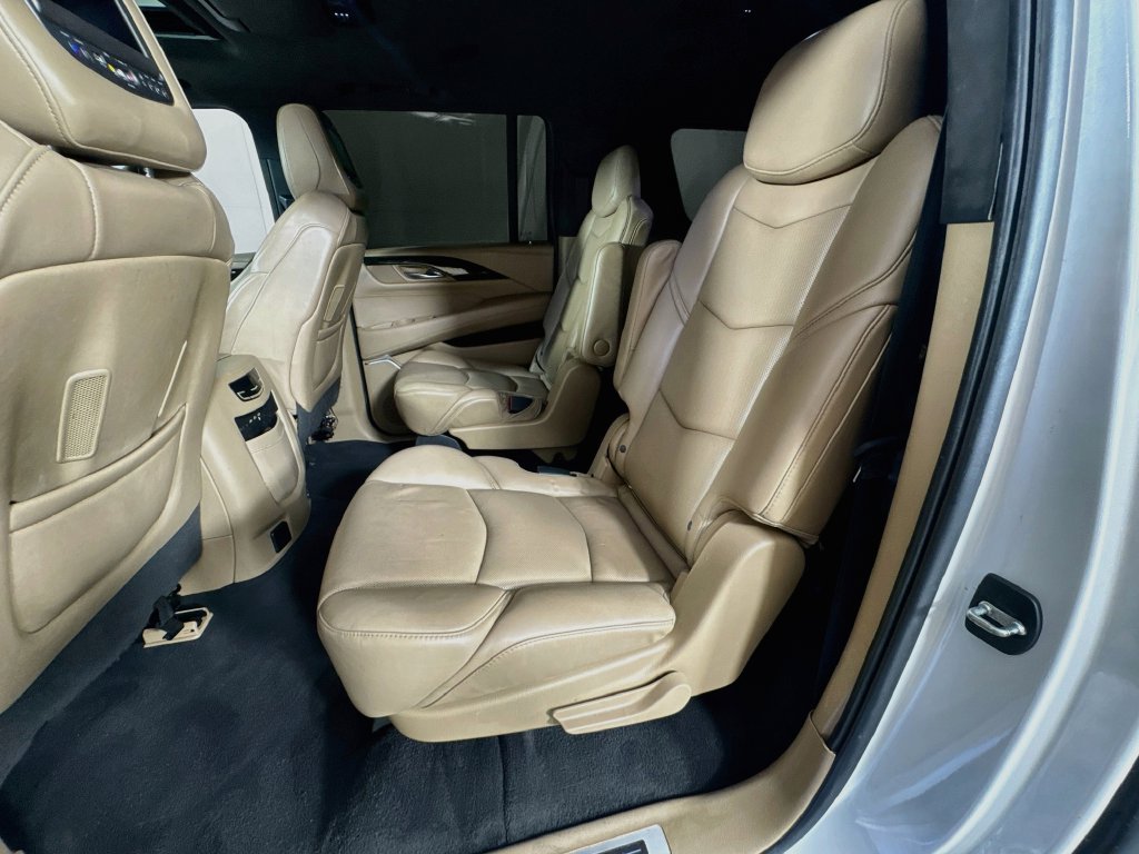 Used 2019 Cadillac Escalade ESV Platinum RWD image 29