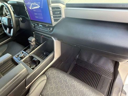 Used 2025 Toyota Tundra Limited AWD/4WD image 32