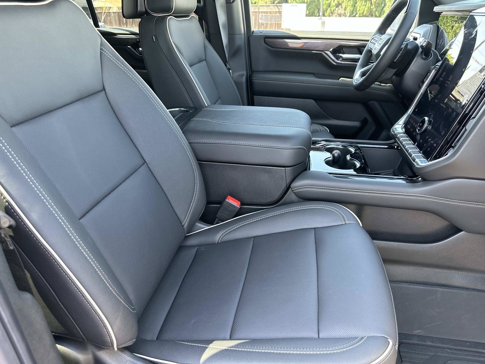 New 2026 GMC Yukon Elevation w/ Elevation Premium Package AWD/4WD image 30